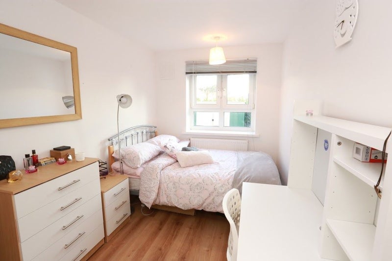 Photo 1: Bedroom 2