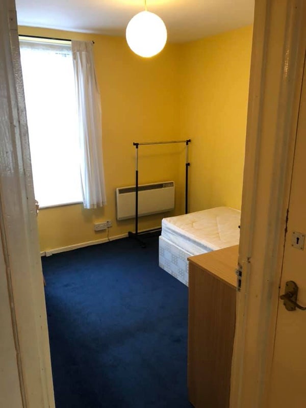 Photo 1: Single Room