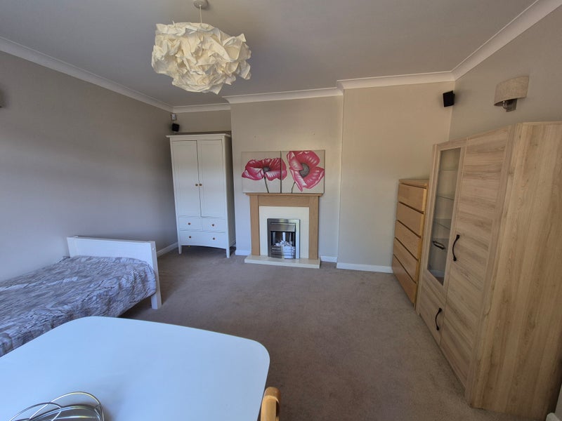 Photo 1: Room2