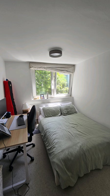 Photo 1: Bedroom