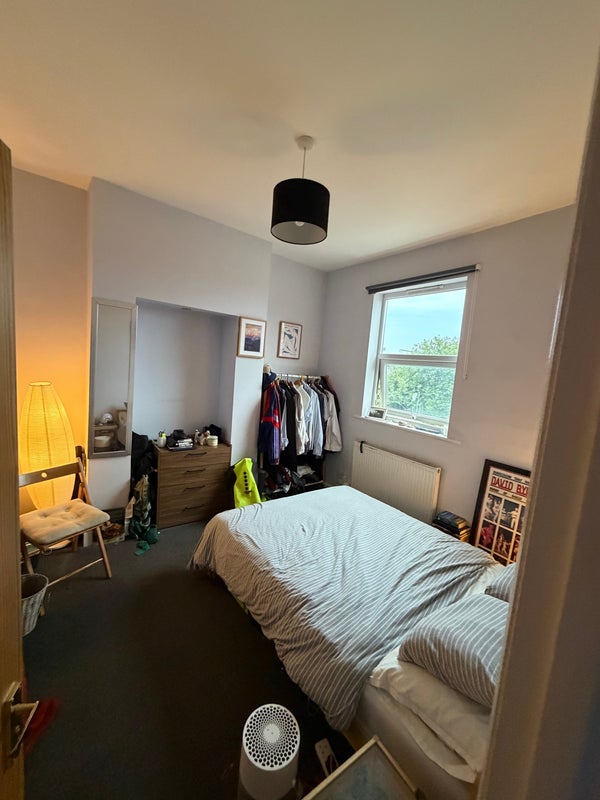 Photo 1: Bedroom