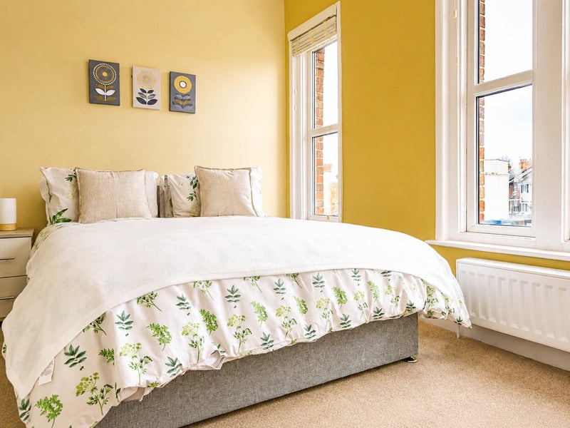Photo 1: Room 3 with ensuite