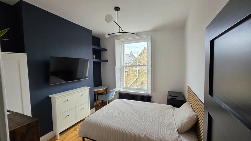 Photo 1: Bedroom