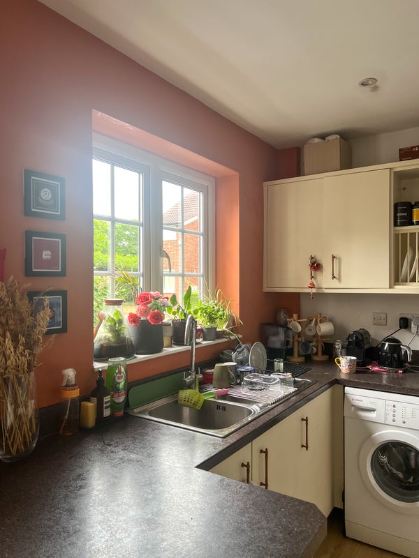 Photo 1: Kitchen