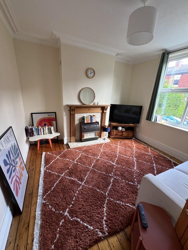 Photo 1: Living room1