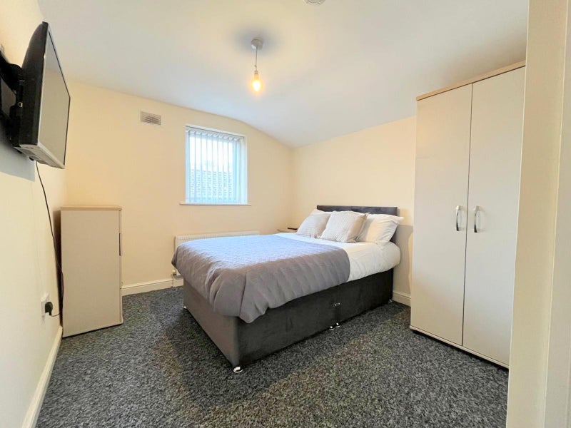 Photo 1: Room 3