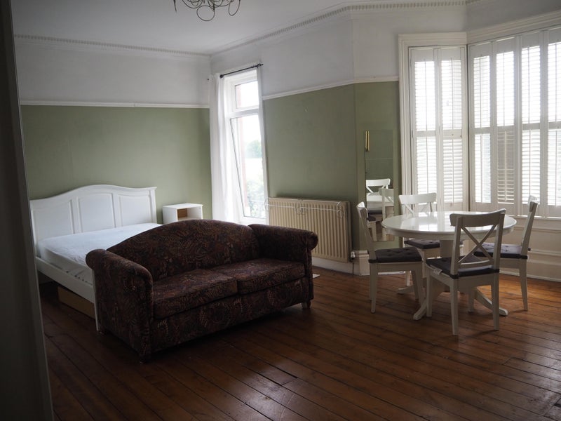 Photo 1: Room for Rent-Bedroom area
