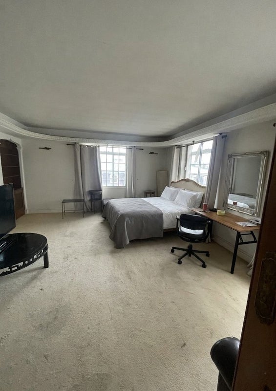 Photo 1: Room 1