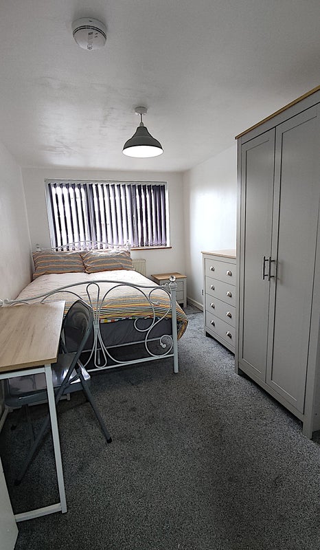 Photo 1: Double Room to Rent in Southgate Crawley