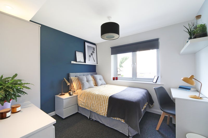 Photo 1: Lovely bright room