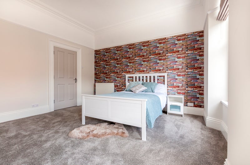 Photo 1: Large, spacious room, bright & stylish