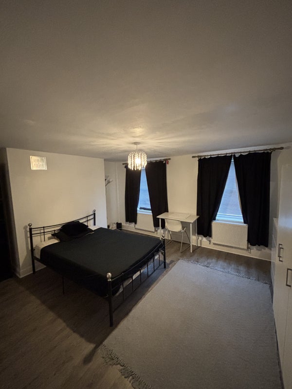 Photo 1: Large double - room 1