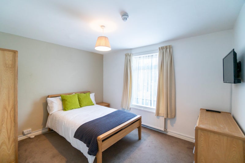 Photo 1: Room 2