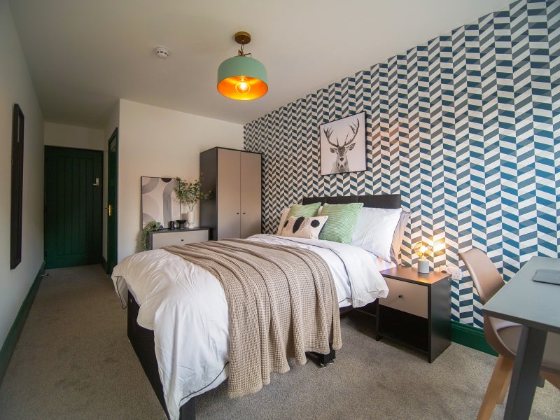 Photo 1: Room 3