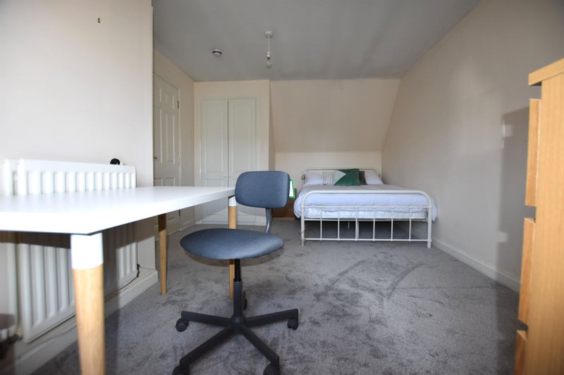 Photo 1: £685 ensuite