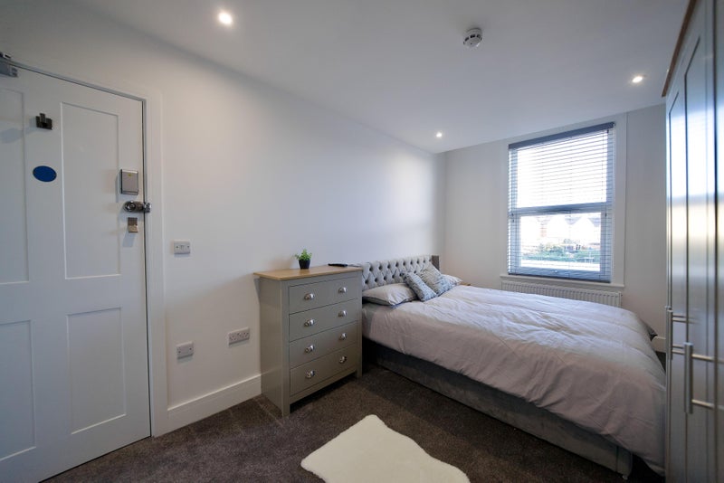 Photo 1: Room 4