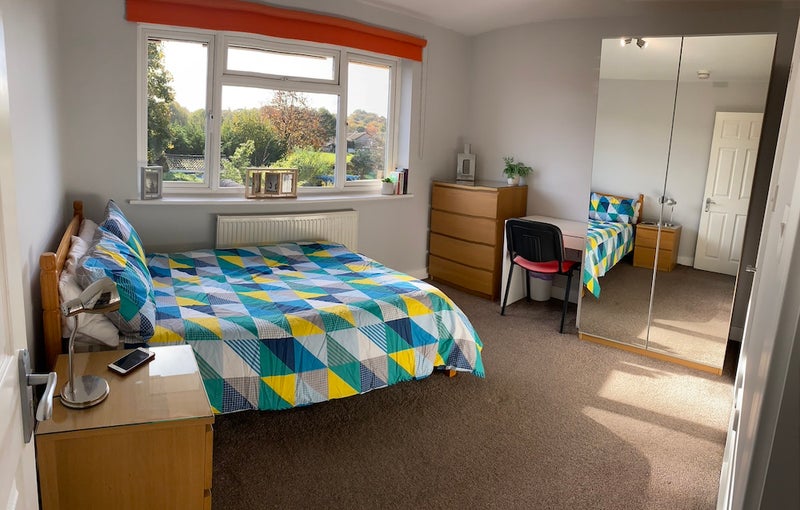 Photo 1: En suite £930PCM over looking back garden 