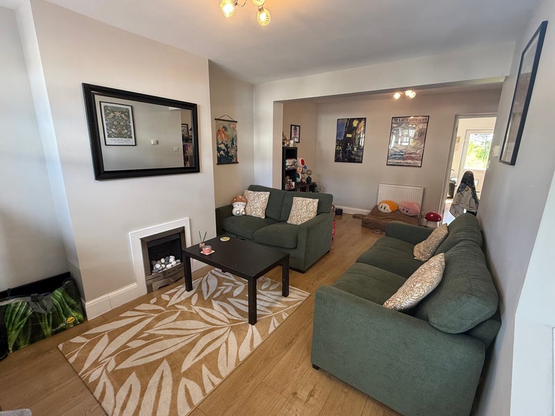 Photo 1: Lounge