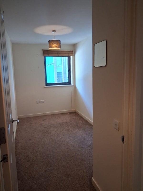 Photo 1: Bedroom