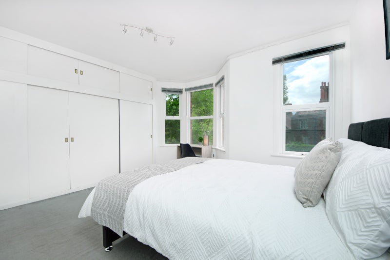 Photo 1: Room 4