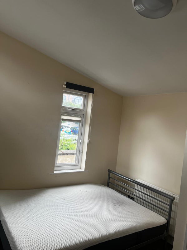 Photo 1: bedroom