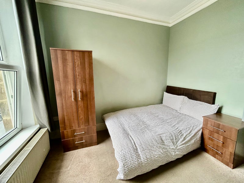 Photo 1: Room 6