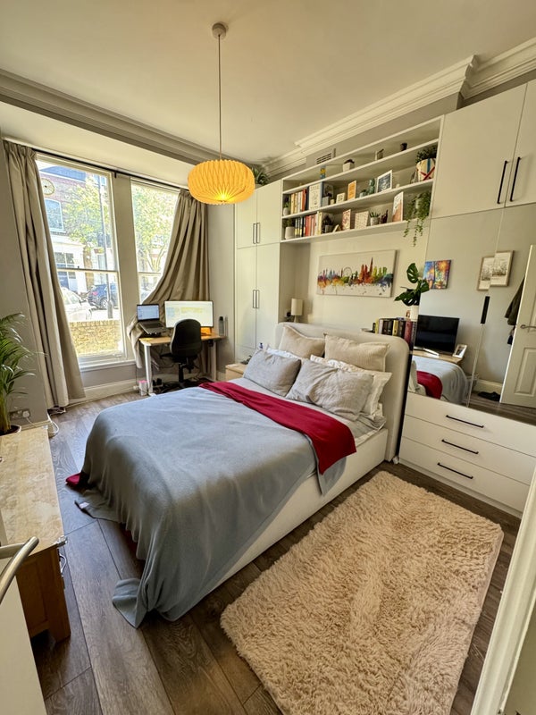 Photo 1: Bedroom