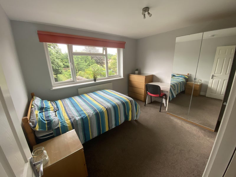 Photo 1: Bright room over looking garden £930pcm (en suite) 