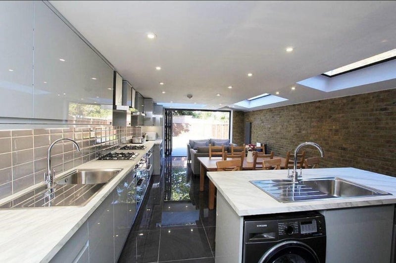 Photo 1: living space 