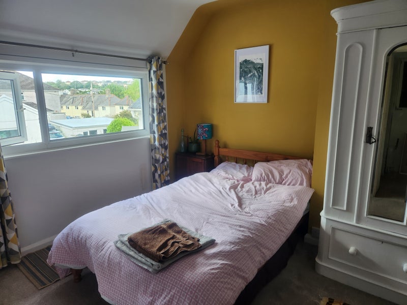Photo 1: Large double bedroom