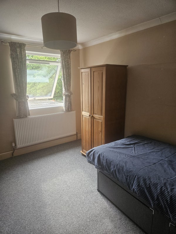 Photo 1: Bedroom