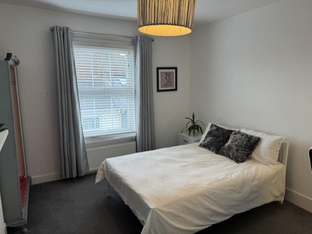 Photo 1: Bedroom 1 @ £720 pcm inc all bills