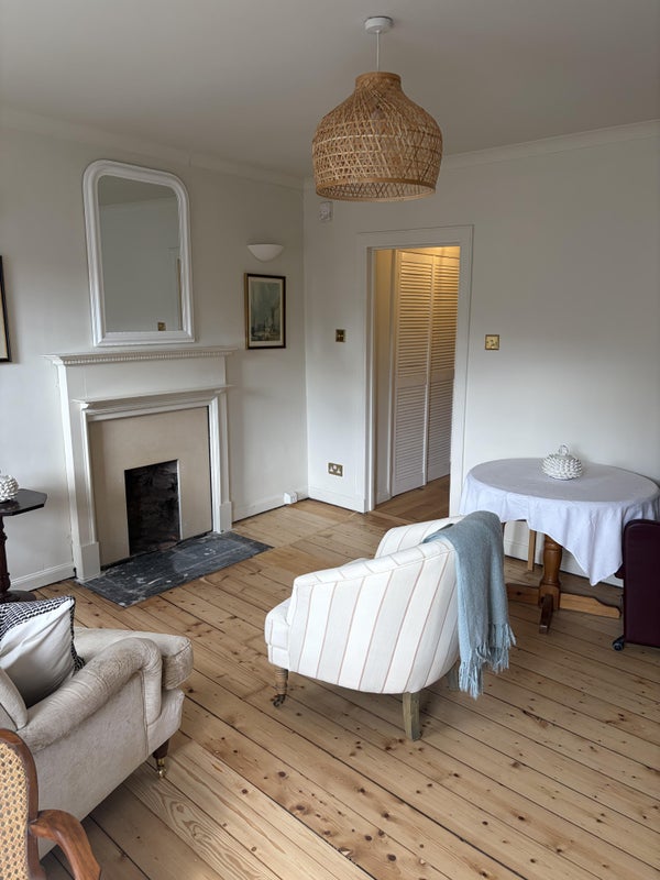 Photo 1: Livingroom