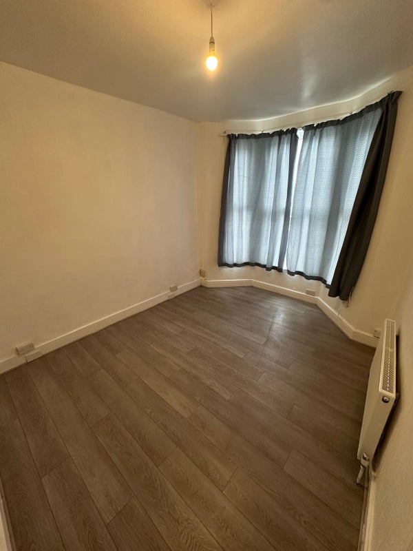 Photo 1: Room 1