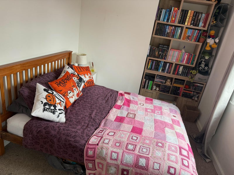Photo 1: Bedroom