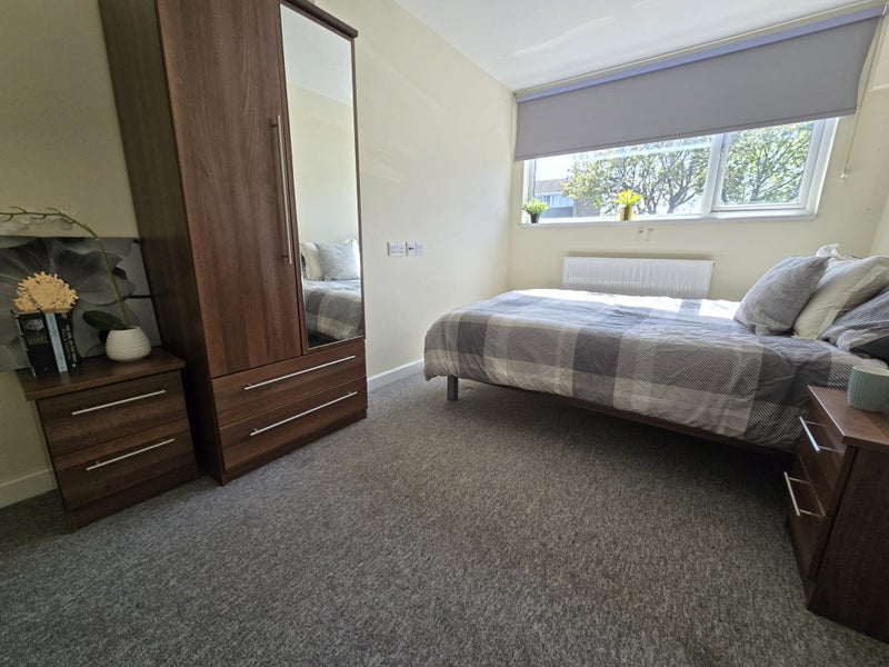 Photo 1: Ground Floor En Suite View 1 