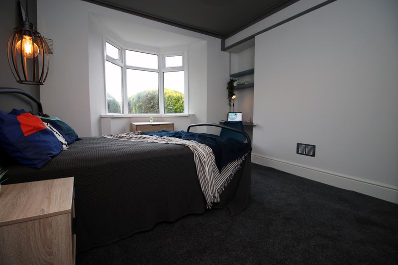 Photo 1: Room 1