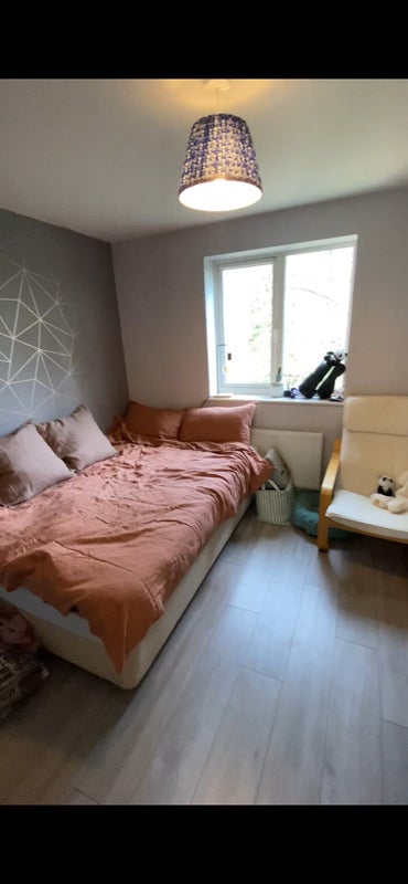 Photo 1: Bedroom