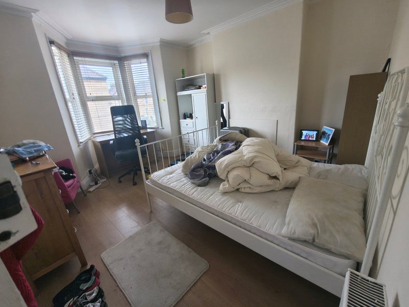 Photo 1: Bedroom