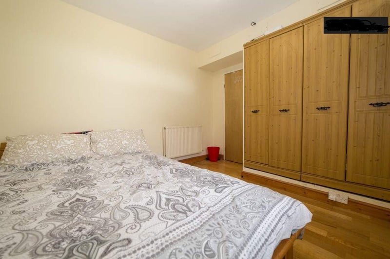 Photo 1: Room 1