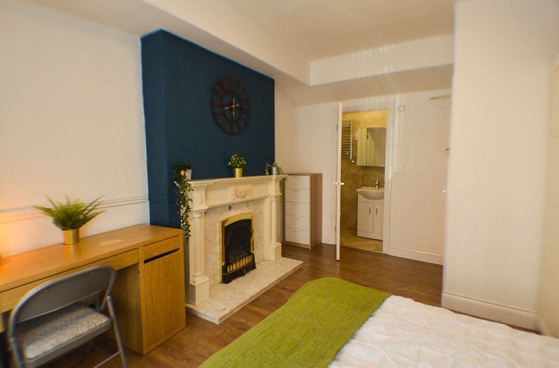 Photo 1: ROOM 1
