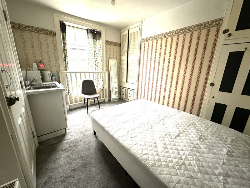 Photo 1: Double room with private kitchenette