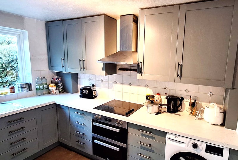 Photo 1: KITCHEN
