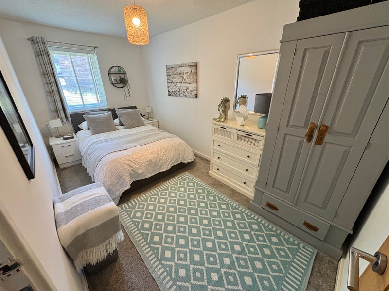 Photo 1: Beaufiful spacious room