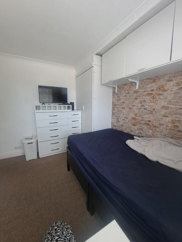 Photo 1: Ensuite Bedroom