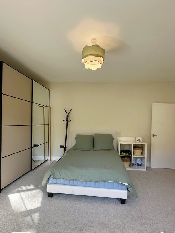 Photo 1: Bedroom