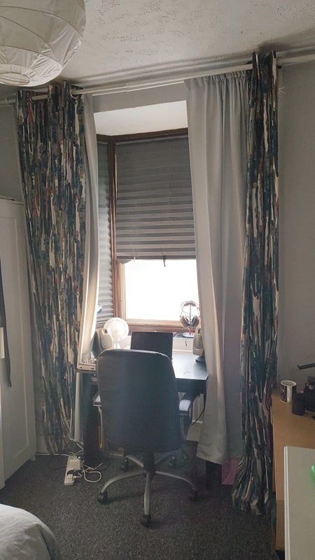 Photo 1: Room to let (desk not included)