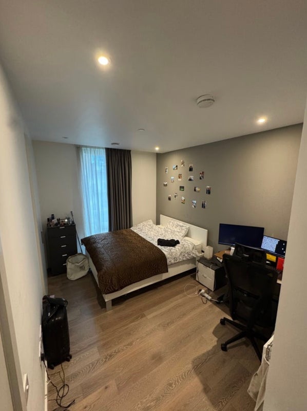 Photo 1: Double Bedroom