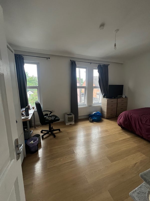 Photo 1: Room 1 - £1100