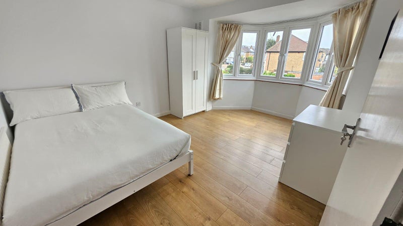 Photo 1: £700 PER MONTH 